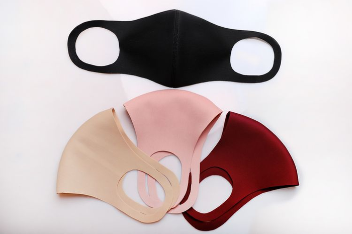 Masker ini justru memecah partikel droplet menjadi lebih kecil dan mudah melayang di udara, jadi sebaiknya jangan digunakan lagi.
