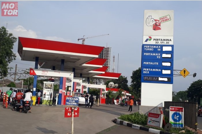 Ilustrasi harga bensin turun Pertalite jadi Rp 6.450 per liter
