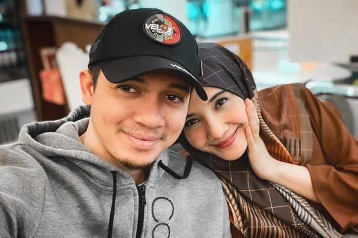 Irwansyah dan Zaskia Sungkar