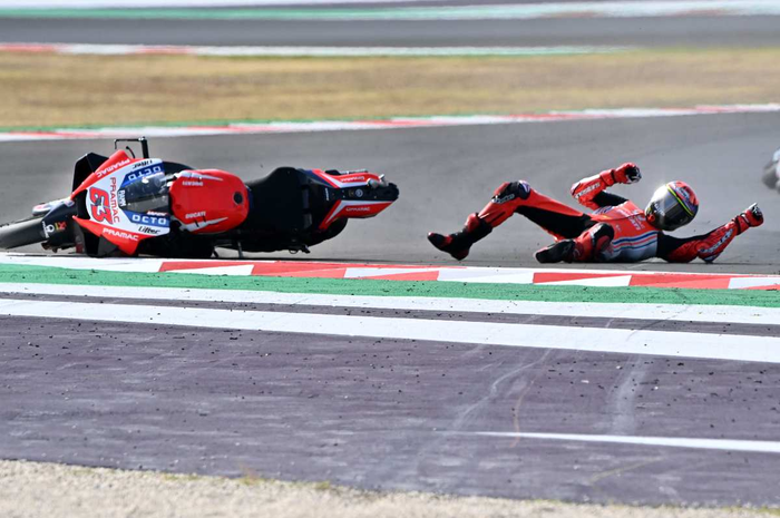 Murid Valentino Rossi, Francesco Bagnaia bingung kenapa bisa terjatuh saat memimpin MotoGP Emilia Romagna 2020.
