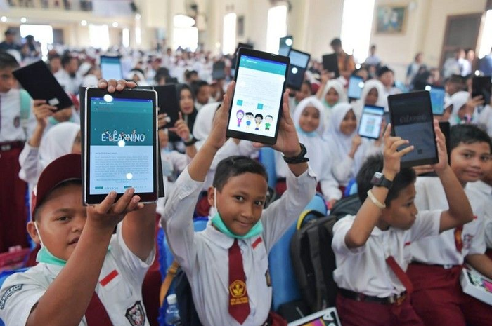 Mulai besok, Selasa (22/09) bantuan kuota data internet dari Kemendikbud 20 GB hingga 50 GB untuk proses belajar dan mengajar dibagikan.