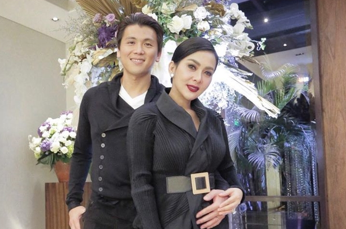 Syahrini dan Reino Barack