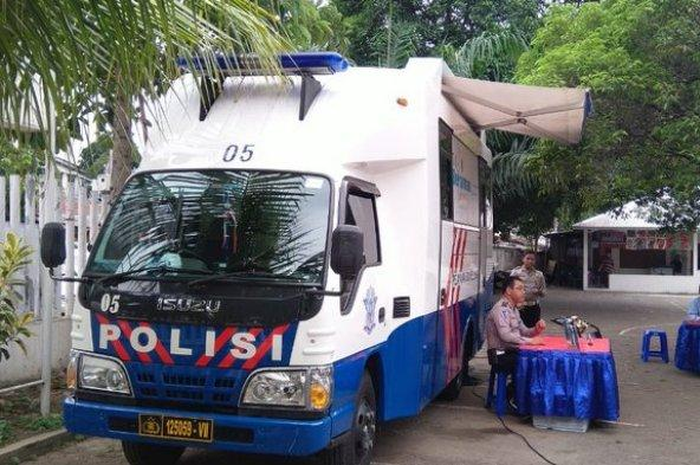 Ilustrasi mobil pelayanan SIM Keliling di Jakarta. 