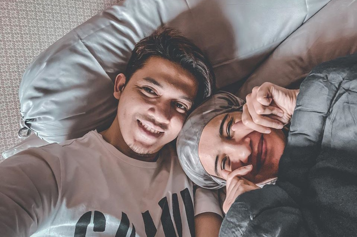 Irwansyah dan Zaskia Sungkar cek kandungan