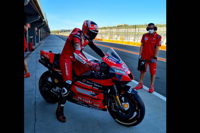 Masih sebulan lebih, Ducati udah siap-siap duluan hadapi MotoGP Eropa dan Valencia terlihat dari tes privat yang dilakukan test rider Ducati Team Michele Pirro di sana