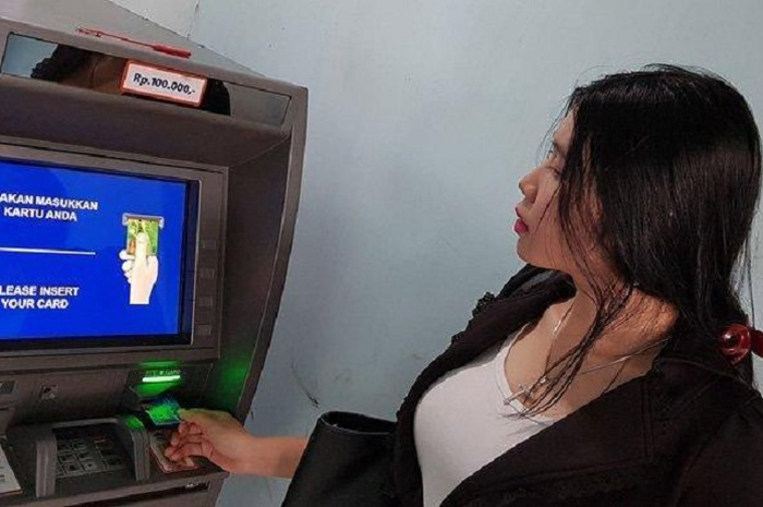 Uang tunai Rp 600 ribu BLT dari pemerintah ditransfer ke rekening masing-masing tiap bulan.