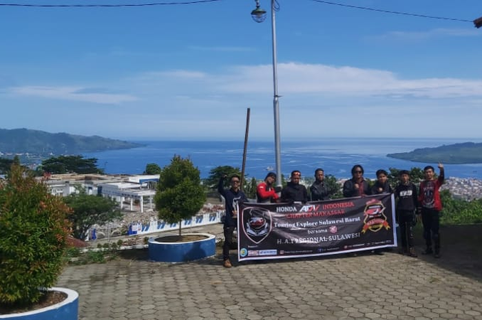 Keren abis, klub motor Honda ADV Indonesia (HAI) chapter Makassar mengeksplorasi keindahan alam di Sulawesi Barat.