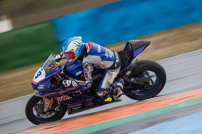 Mantap abis, pembalap Indonesia Galang Hendra Pratama start di baris kedua WorldSSP Prancis 2020 di sirkuit Magny-Cours