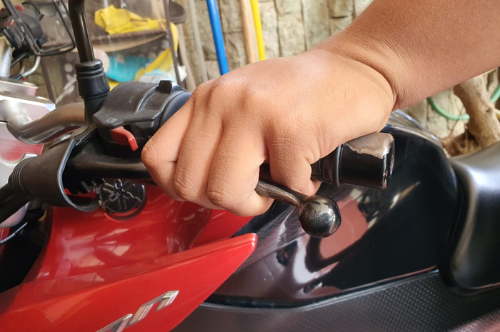 Ilustrasi. Bikers jangan lupa atur jarak main kopling motor sebelum perjalanan jauh seperti mudik lebaran.