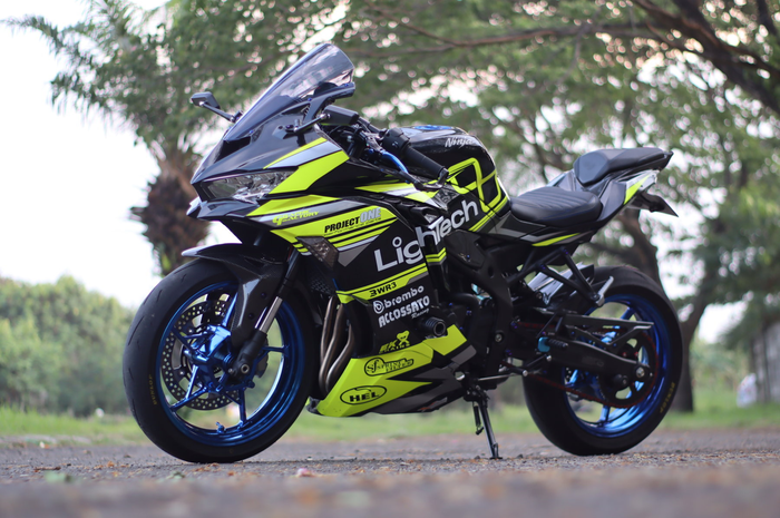 Modifikasi Kawasaki Ninja ZX-25R ala racing look.