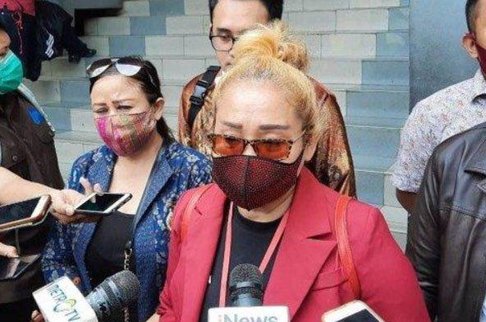 Ketua Relawan Jokowi Bersatu, Silvia Devi Soembardo mau melaporkan Najwa Shihab ke polisi, Selasa (6/10/2020). 