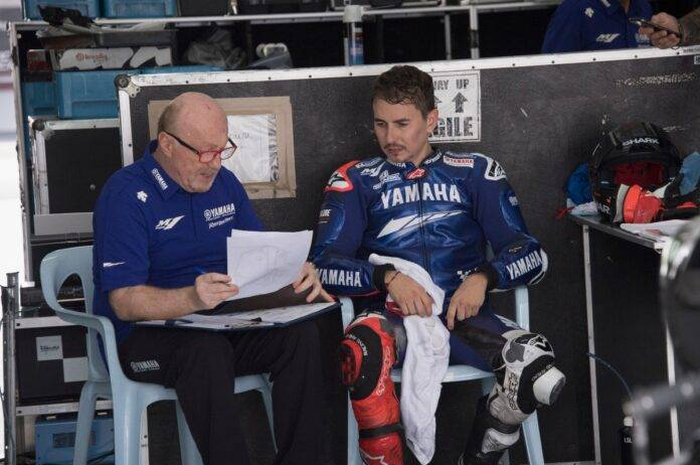 Kok pembalap penguji Yamaha, Jorge Lorenzo bersitegang dengan Yamaha