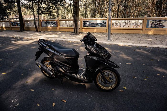 Honda Vario 150 sangar ditempelin serat karbon di hampir sekujur bodinya.