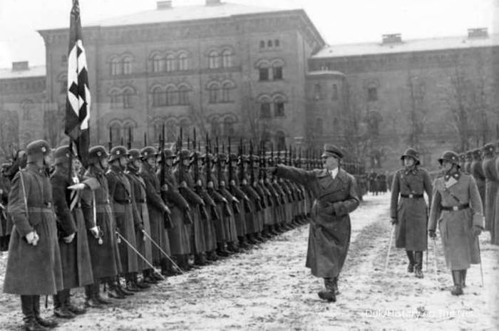Ilustrasi Adolf Hitler siapkan pasukan untuk invasi negara sekitarnya