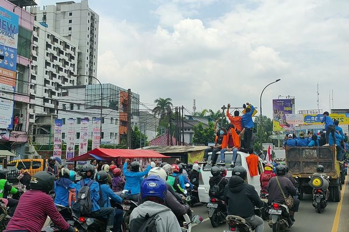 mahasiswa di Tangerang kembali menggelar demo menolak omnibus law UU Cipta Kerja