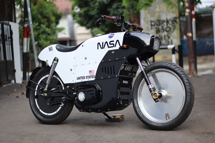 Modifikasi Honda Supra X dirombak jadi pesawat ulang alik NASA