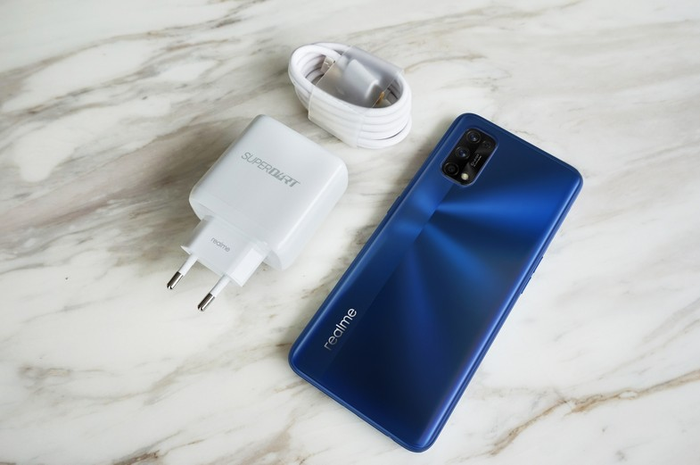 realme 7 Pro dan SuperDart Charge 65 Watt