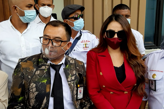 Nita Thalia bersama kuasa hukumnya saat ditemui Grid.ID, Selasa (13/10/2020).