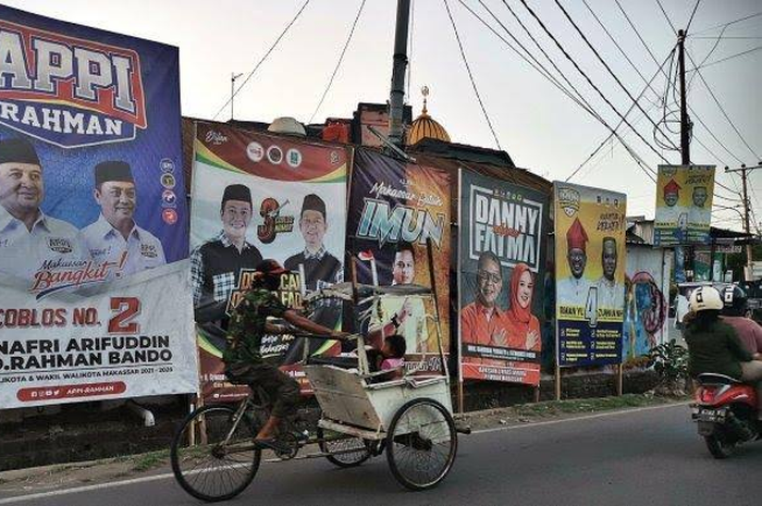 Ilustrasi baliho paslon Pilkada Makassar 2020 yang terpasang di sejumlah ruas jalan dikutip tribunnews
