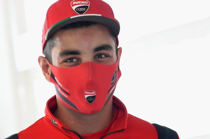 Pembalap tim Mission Winnow Ducati, Danilo Petrucci mengaku kalau rekan satu timnya, Andrea Dovizioso marah banget sama dia.