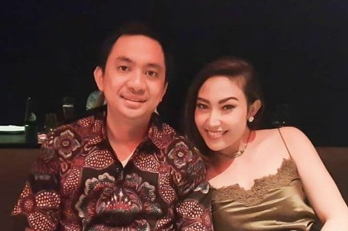 Ayu Dewi dan Regi Datau