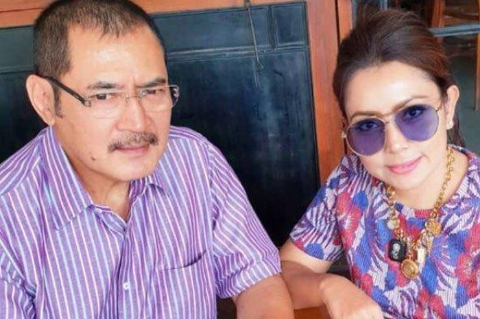 Pamer pose mager ala rumahan, Netizen justru dibuat heboh gegara soroti leher merah Mayangsari
