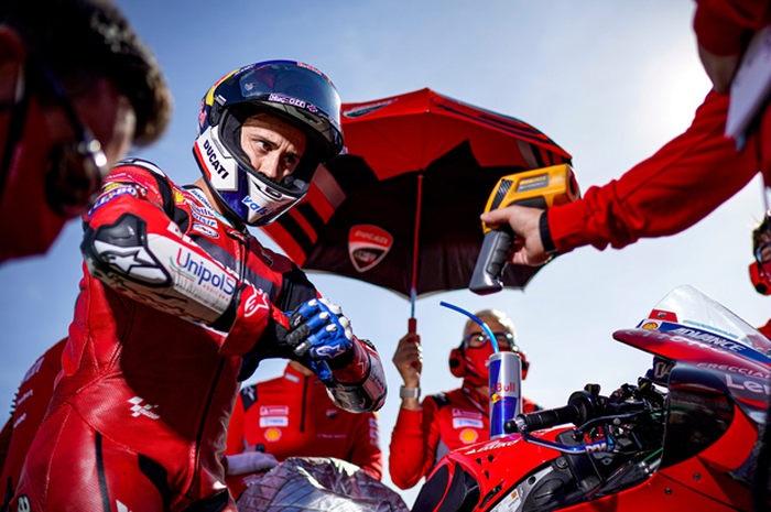 Legenda MotoGP, Mick Doohan sarankan Andrea Dovizioso lebih baik membalap di World Superbike (WSBK) dibanding menjadi test rider.
