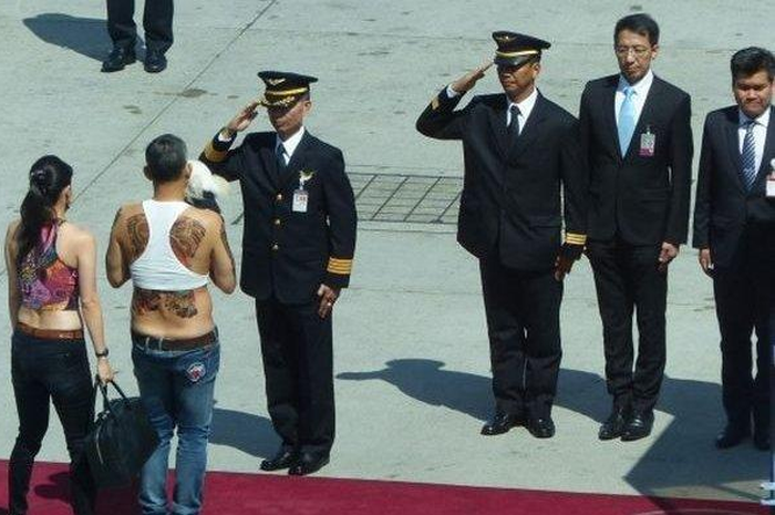Gaya aneh dari Raja Thailand Vajiralongkorn 