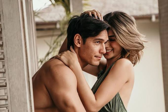 Beredar foto diduga Jessica Iskandar dan mantan kekasih Richard Kyle di semak-semak. 