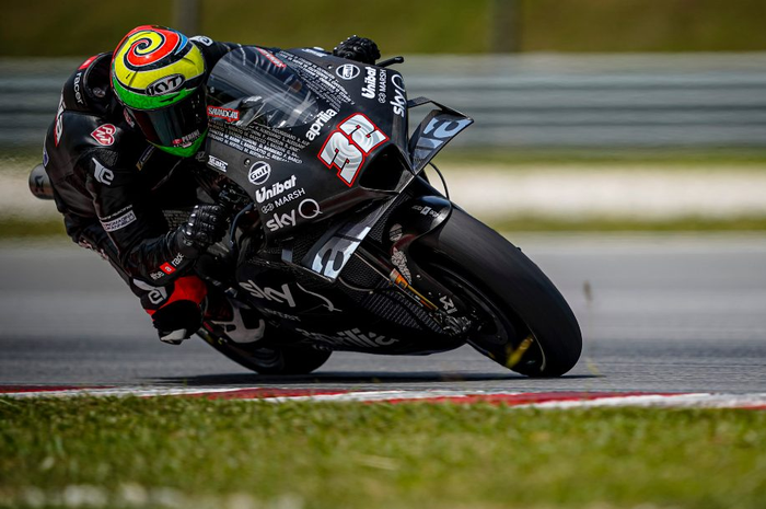 Pembalap penguji Aprilia, Lorenzo Savadori resmi gantikan Bradley Smith untuk tiga putaran akhir MotoGP 2020.
