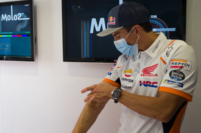 Karir pembalap tim Repsol Honda, Marc Marquez di MotoGP terancam, Dr. Costa mengungkap masalahnya.