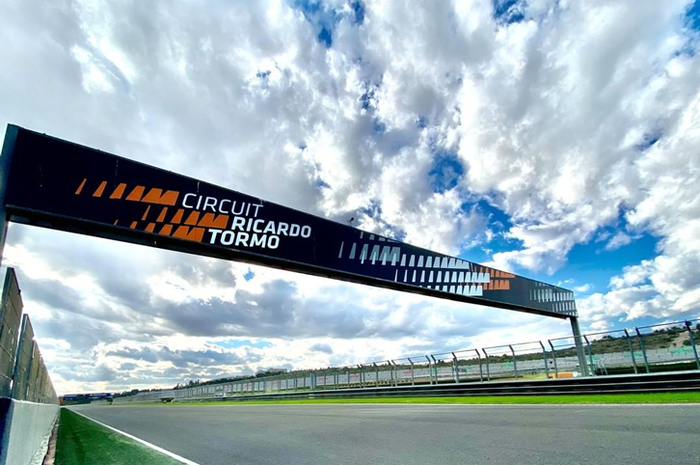 Terakhir ada puluhan tahun silam, MotoGP Eropa kembali hadir di tahun ini dengan sirkuit MotoGP Ricardo Tormo Valencia jadi host-nya. SIapapun juaranya otomatis bikin sejarah di MotoGP