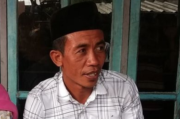 Viral wajah mirip Jokowi, cowok asal lombok ini ingin minta motor jika bertemu sang presiden.          