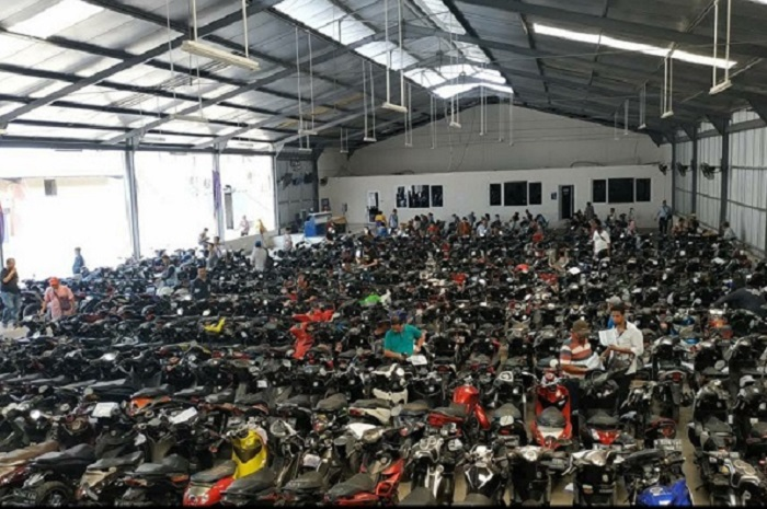 Ilustrasi balai lelang JBA Indonesia. Murah meriah motor bekas di balai lelang, motor matic Honda BeAT cuma Rp 2 jutaan, Yamaha NMAX Rp 12 jutaan.