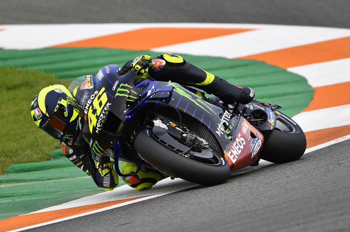 Gawat Valentino Rossi terpuruk di latihan resmi Jumat MotoGP Valencia 2020, terancam gak lolos langsung ke babak kualifikas 2 (Q2) nih!