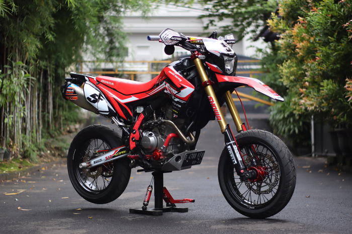 Modifikasi Honda CRF250 Rally, pilih gaya supermoto, berbodi CRF250L.