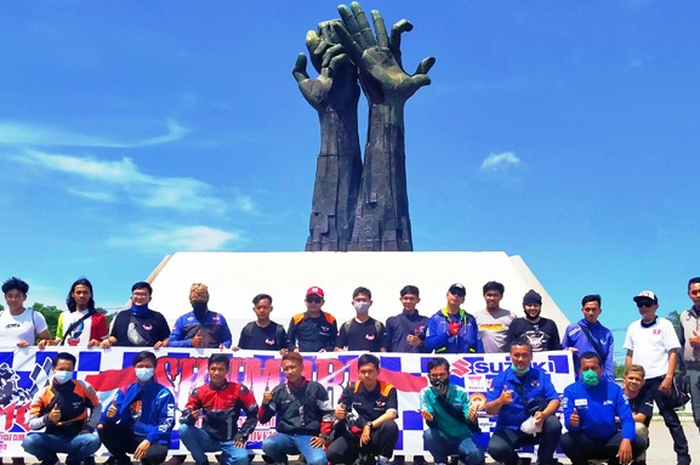 Memperingati hari pahlawan (10/11), Suzuki Motorcycle Club (SMC) adakan sunmori dan baksos ke Tugu Proklamasi, Rengasdengklok, Karawang.