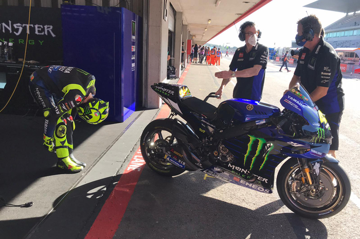 Valentino Rossi jeblok banget performanya di latihan Jumat MotoGP Portugal (20/11/2020), ungkap alasan dirinya ada di urutan kedua paling buncit