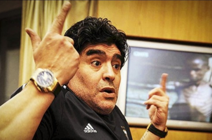 Mendiang Diego Maradona Selalu Pakai 2 Jam Tangan, Ini Alasannya 