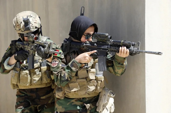 Afghanistan jatuh ke tangan Taliban.