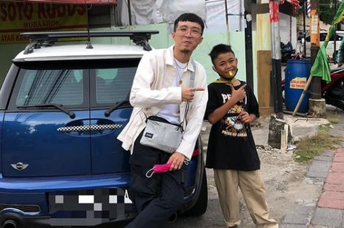 Viral dr. Tirta Membiayai Sekolah Tukang Parkir Yang Masih Berumur 11 Tahun, Kerja Untuk Melunasi Cicilan Motor Almarhum Ayahnya