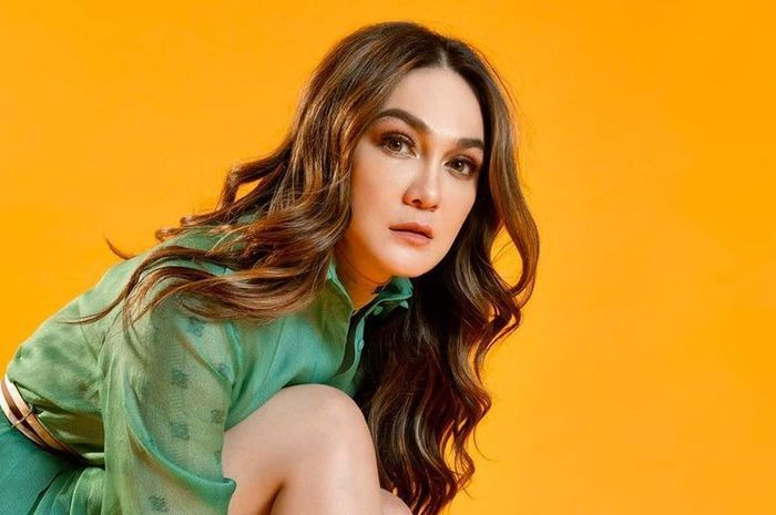 Tak heran Luna Maya mampu pikat hati pria tampan, intip potret ayah dan ibunya yang mewariskan kecantikan paripurna pada sang buah hati