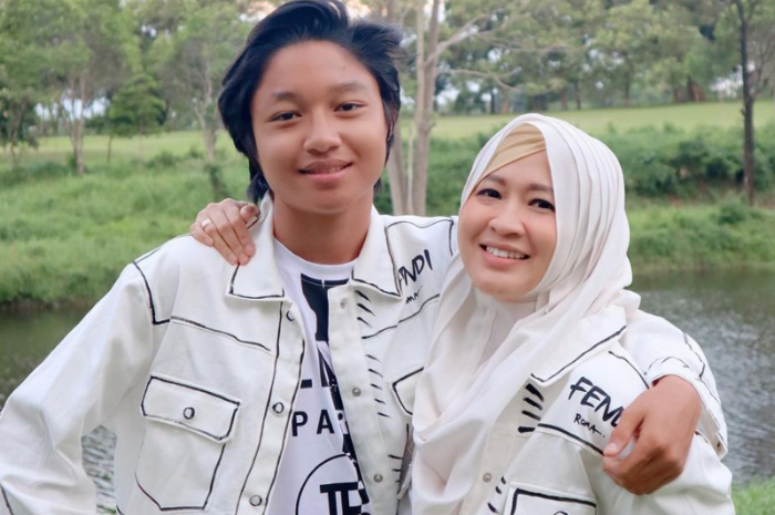 Isi chat kocak Kiesha Alvaro saat hari ibu dibongkar Okie Agustina, Netizen justru salah fokus soroti nama kontak putranya