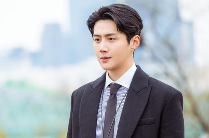  Kim Seon Ho yang berperan sebagai Han Ji Pyeong.