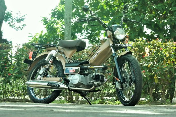 Modifikasi Motor Moped Retro Ala Honda CT125, Bertabur Part RCB