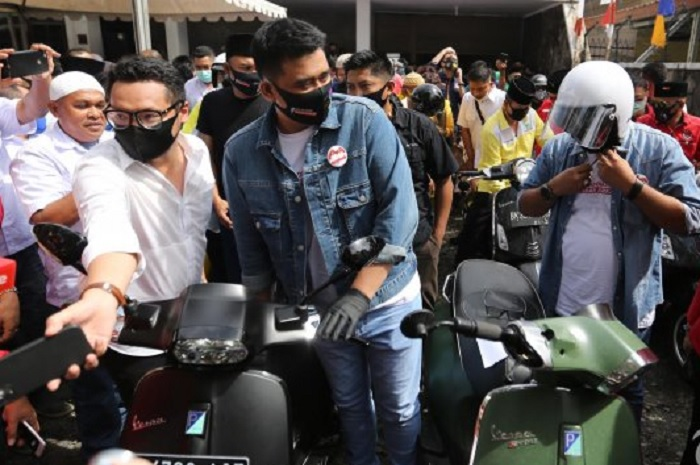 Mantu Presiden Jokowi Jadi Cawalkot Medan, Bobby Nasution cuma punya motor matic.
