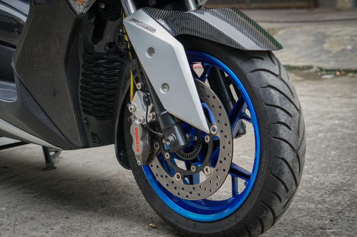 Modal Rp 800 ribuan bisa modifikasi repaint pelek di motor Yamaha XMAX.