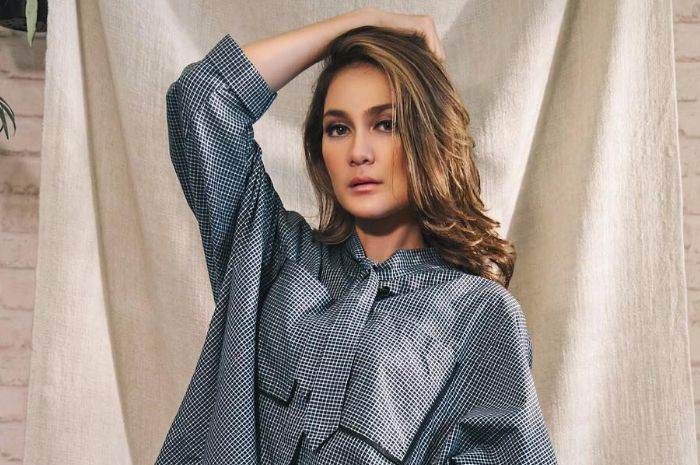 Artis Luna Maya.