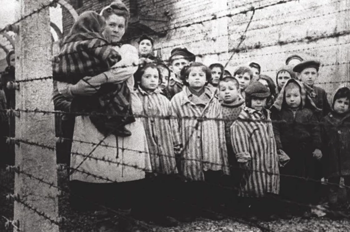 Anak-anak yang ditemukan dalam Holocaust.