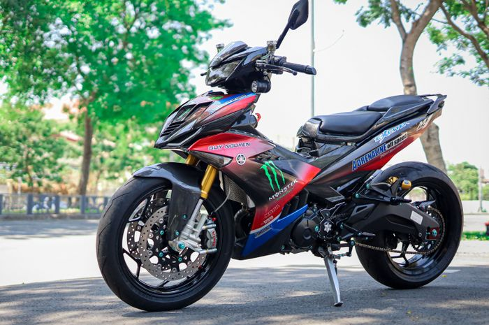 Modifikasi Yamaha MX King 150 dibuat gahar pakai kaki moge.